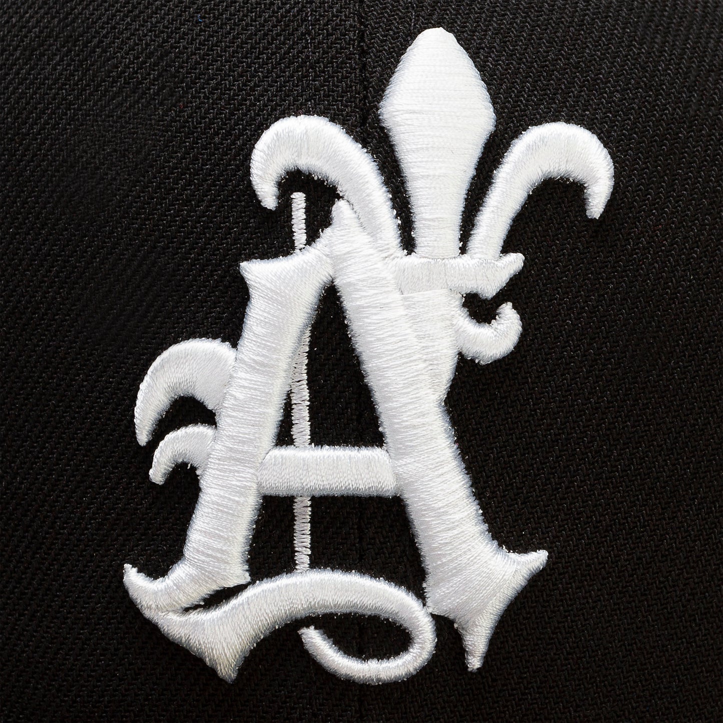 SEAL LOGO NEW ERA FITTED CAP HOLIDAY25