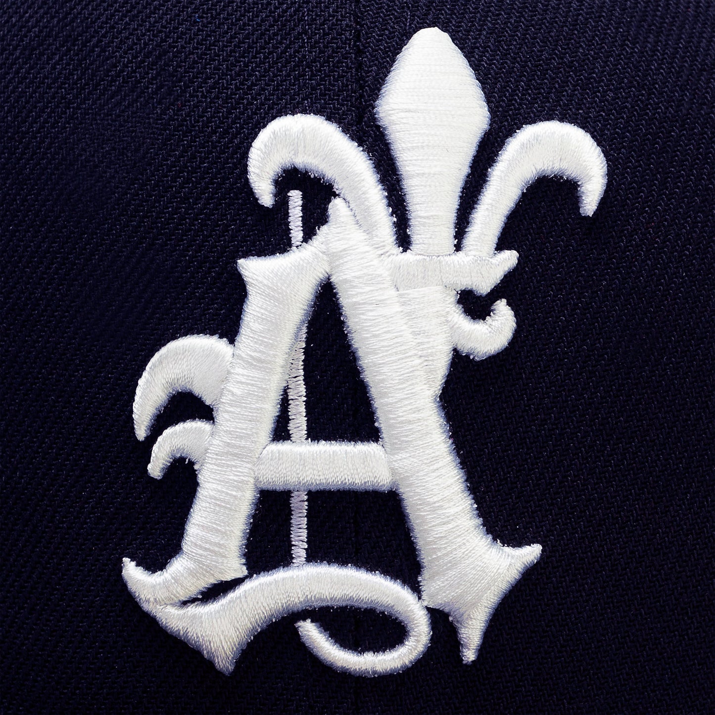 SEAL LOGO NEW ERA FITTED CAP HOLIDAY25