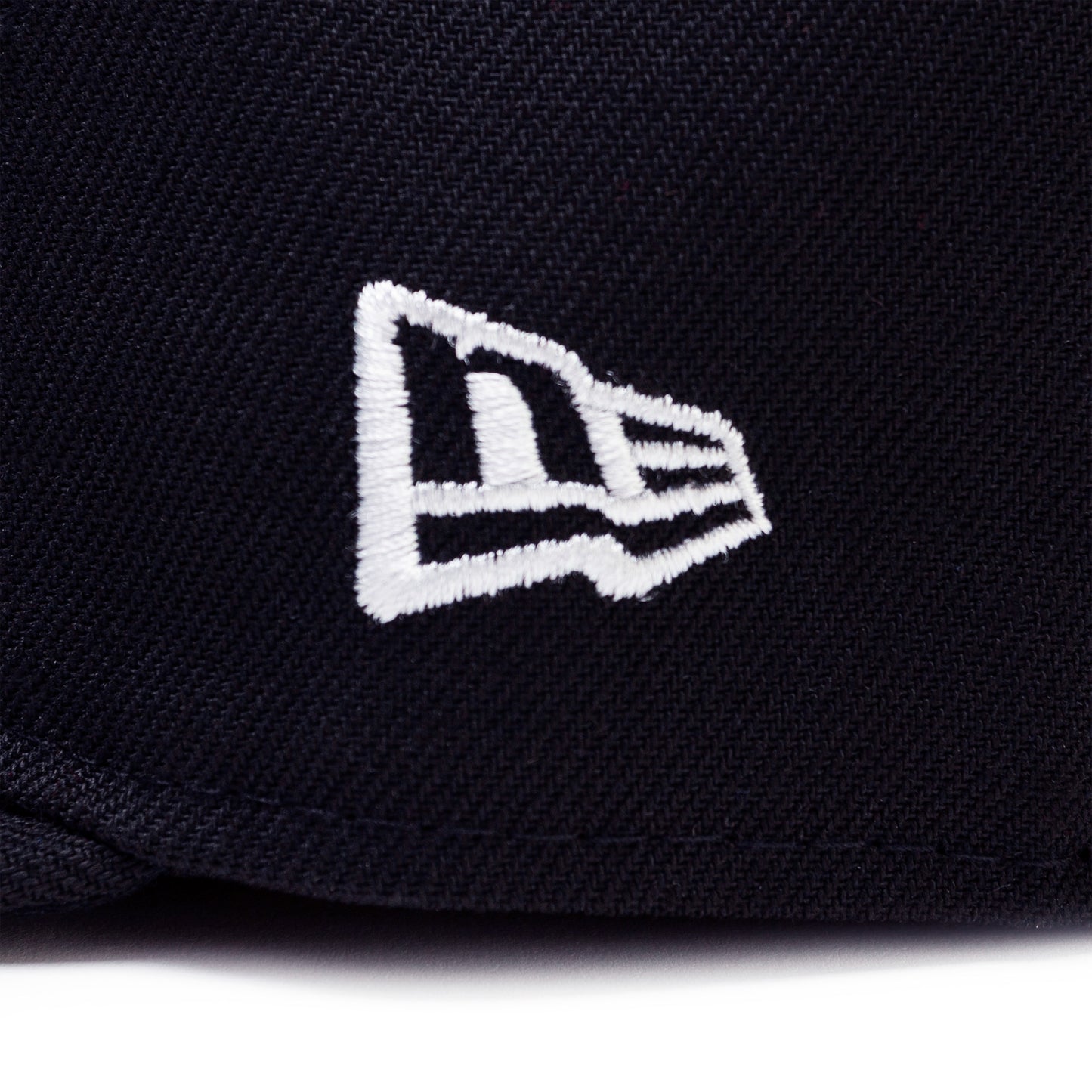 SEAL LOGO NEW ERA FITTED CAP HOLIDAY25